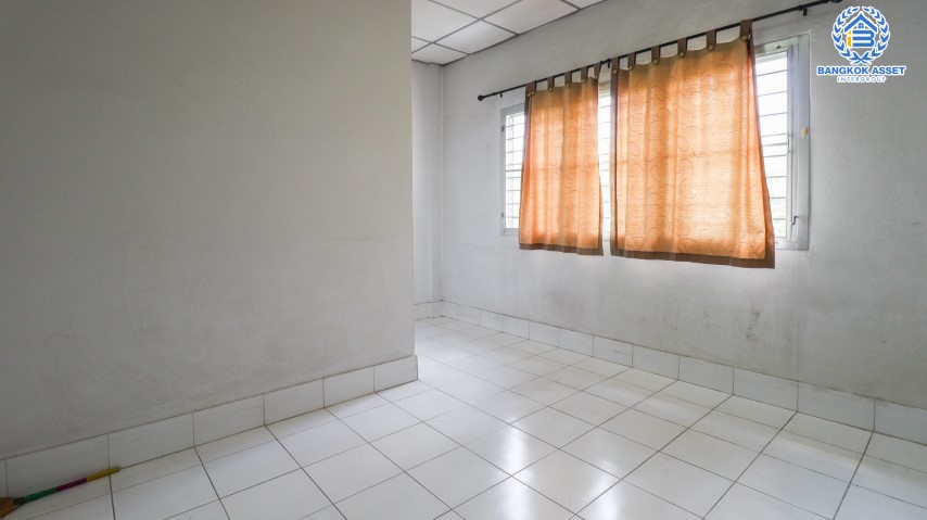 ทาวน์เฮ้าส์มือสองย่านกรุงเทพฯ ม.ซอยสุขสันต์7 กาญจนาภิเษก เนื้อที่มากถึง 22.3 ตร.ว. ฟังก์ชัน 2 ห้องนอน 2 ห้องน้ำ 1 ที่จอดรถ บ้านรีโนเวทแล้ว หลังบ้านกว้างขวาง ทำเลโซนกรุงเทพฯ ชั้นใน ใกล้รถไฟฟ้าสายสีน้ำเงิน "สถานีหลักสอง" ราคาถูกสุดในย่าน!...